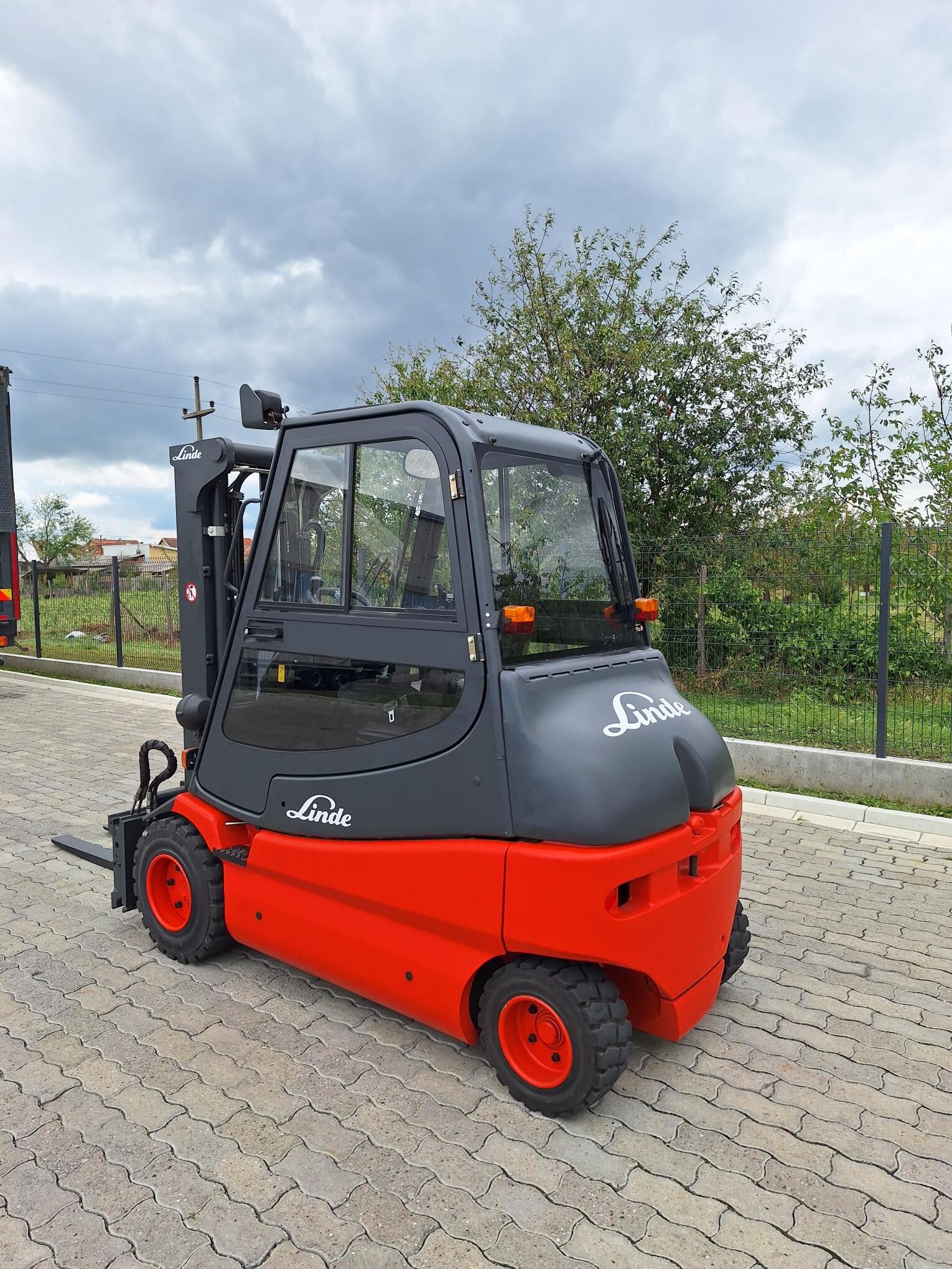 E25 (2)